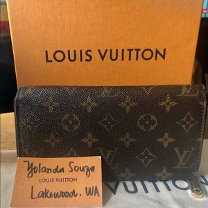 Authentic Louis Vuitton Zippy Wallet in Monogram M42616